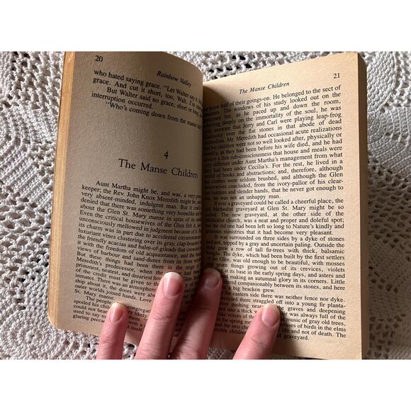 Rainbow Valley - Anne of Green Gables #7 - 1985 Vintage Paperback - Picture 3 of 4